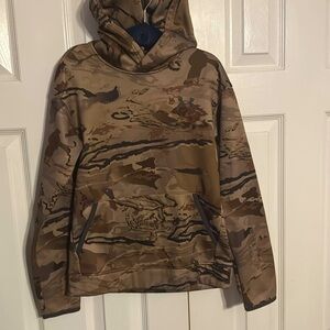 Boys Under Armour Hoodie
Size Youth Large 
Camouflage